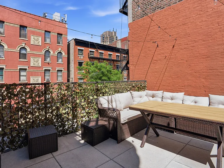264 W 15th St #B — Photo 9
