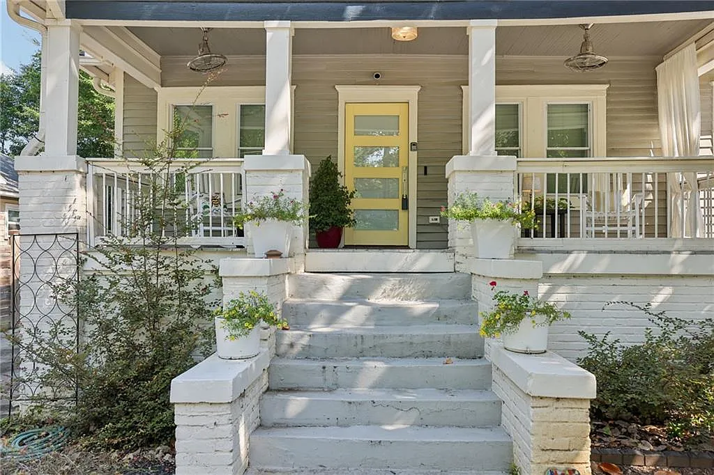 3 bed, 2.0 bath, 1875 sqft, $2,500 — Photo 2