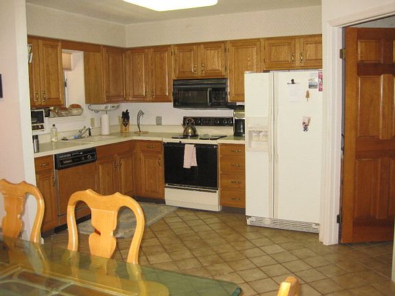 3rd image of 36 Waters Edge Way Unit 6