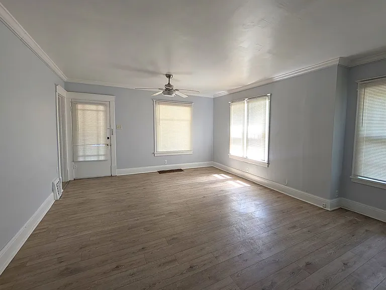 3017 Sanford St — Photo 6
