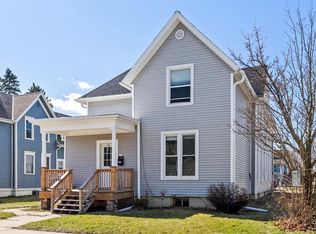 734 N 10th St, Manitowoc, WI 54220