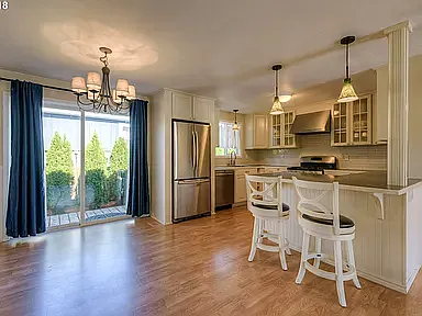 3 bed, 1142 sqft, $2,700 — Photo 2
