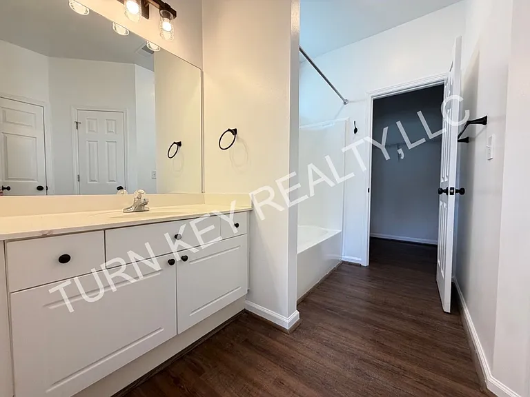 1458 Amberley Woods Cv — Photo 9