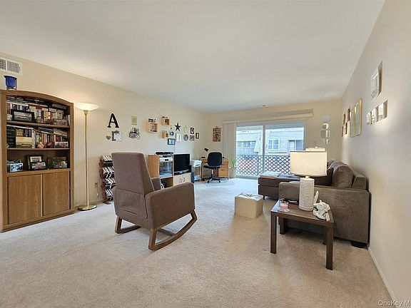 4th image of 655 Middle Country Road #2-2E2