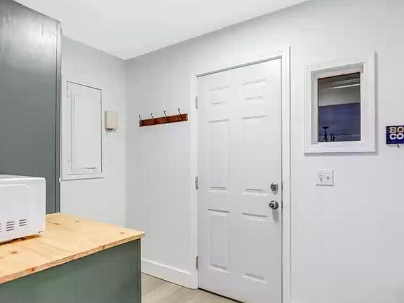 Mud Room, leads to 2 car garage