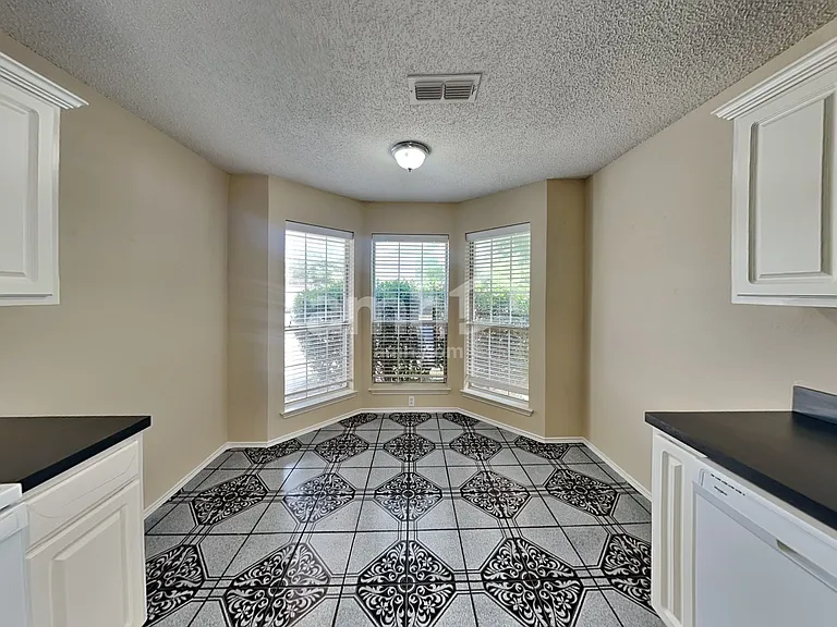 8432 Odell St — Photo 4
