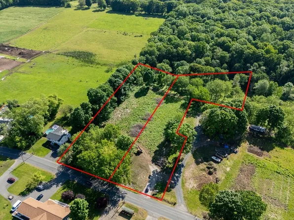 148 N West St, Feeding Hills, MA 01030