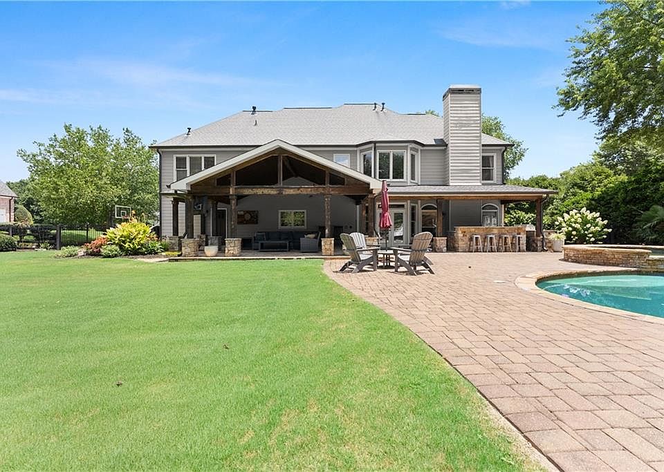 1st image of 320 Wigton Dr