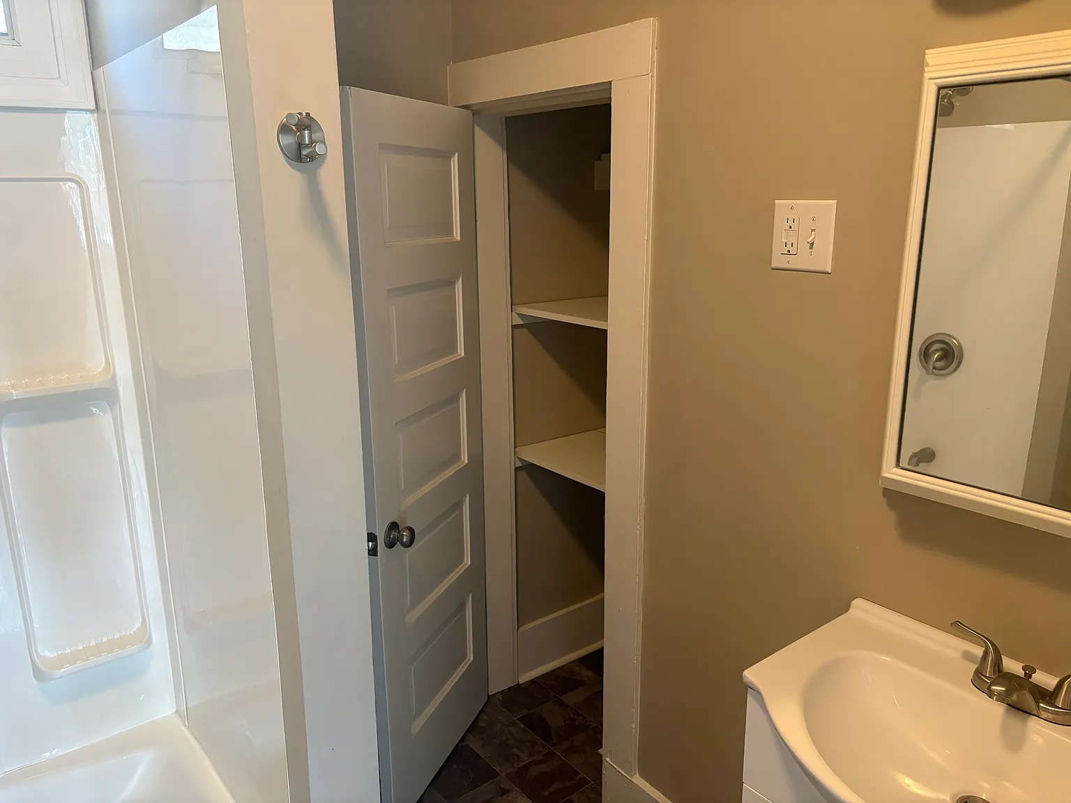 1102 Dodge Ave — Photo 3