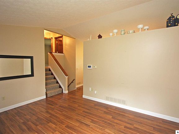 3rd image of 2519 Apple Valley Dr