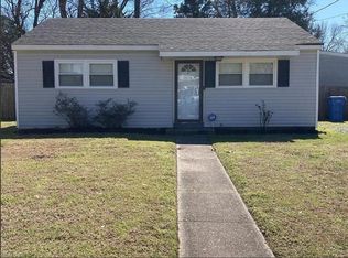 2423 Livesay Rd, Chesapeake, VA 23323