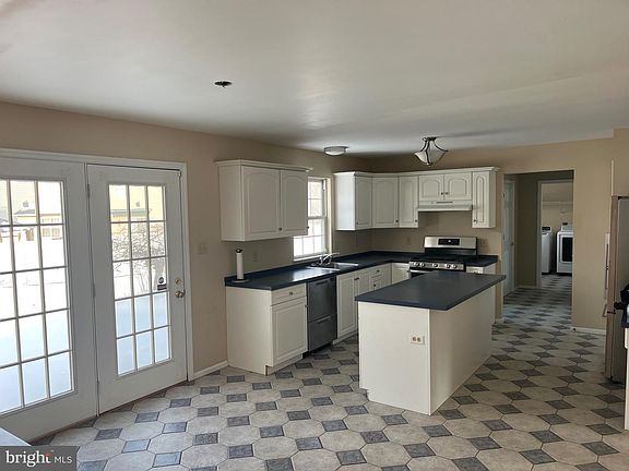 4th image of 2400 John Henry Dr