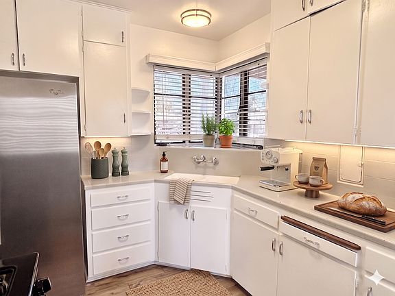 5th image of 339 E Virginia Cir #339