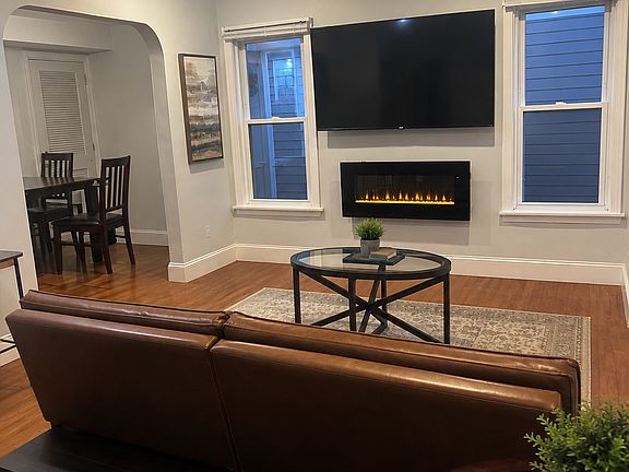 3rd image of 5 Darien Pl