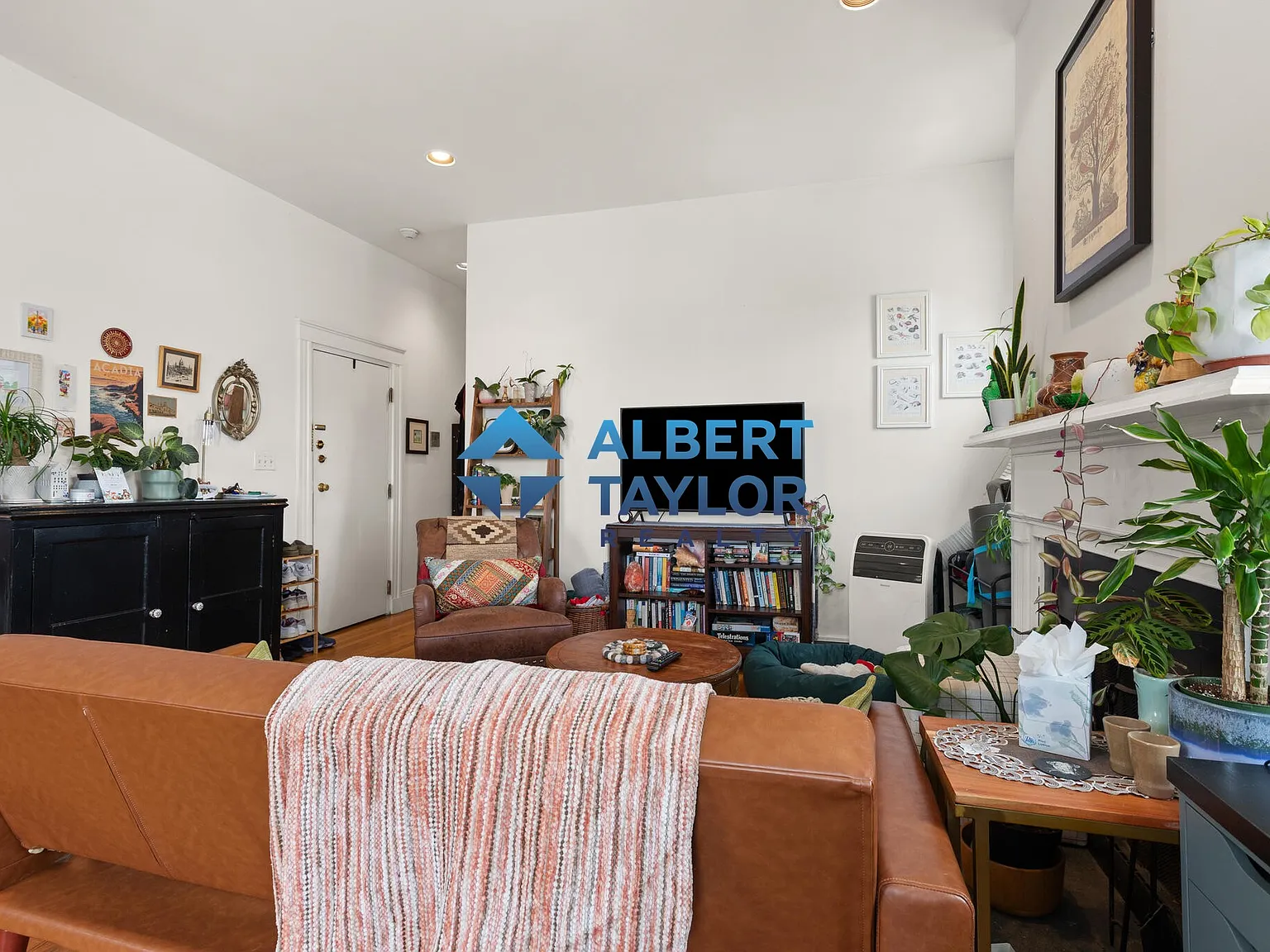 2 bed, 650 sqft, $3,800 — Photo 3