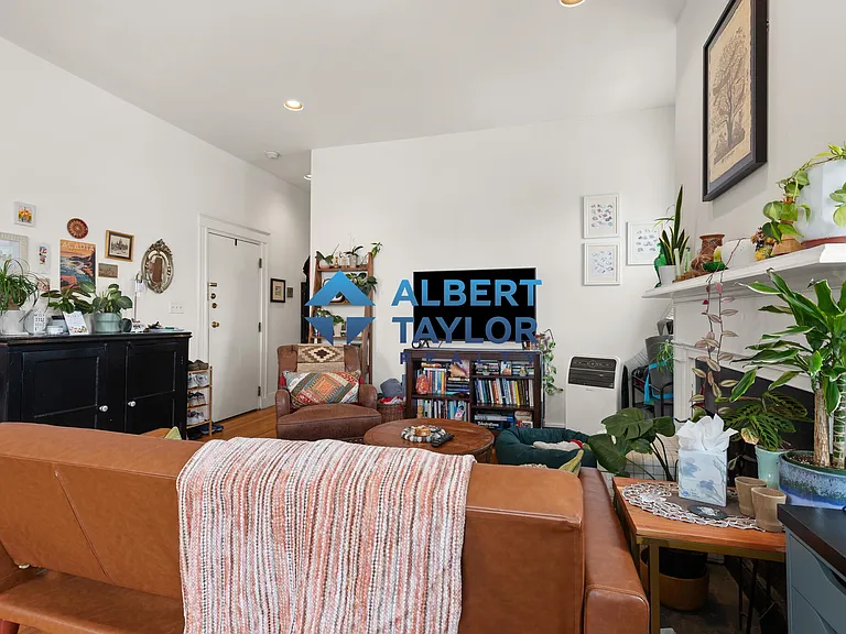 1750 Washington St #10 — Photo 3