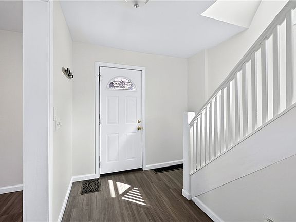 3rd image of 17 Heather St