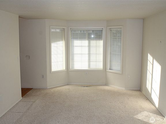 5th image of 2120 NW Douglas Loop