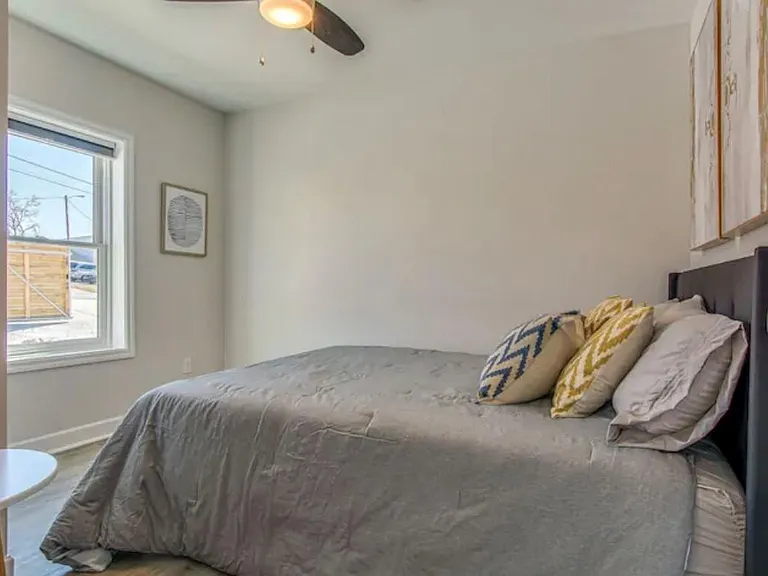 2117 Gladstone Ave — Photo 24