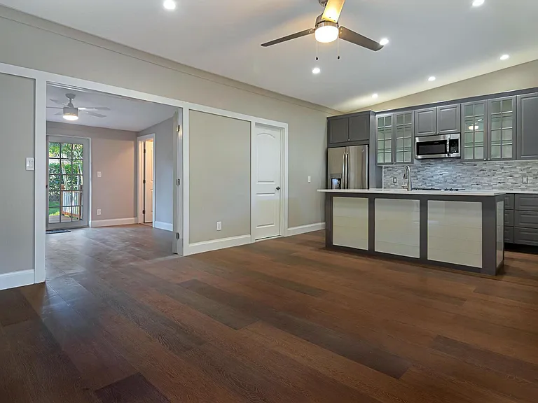 959 SW 18th St W — Photo 2