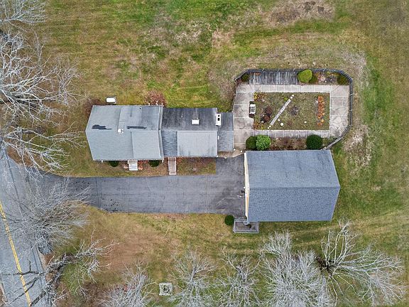 3rd image of 180 Highland Cliff Road
