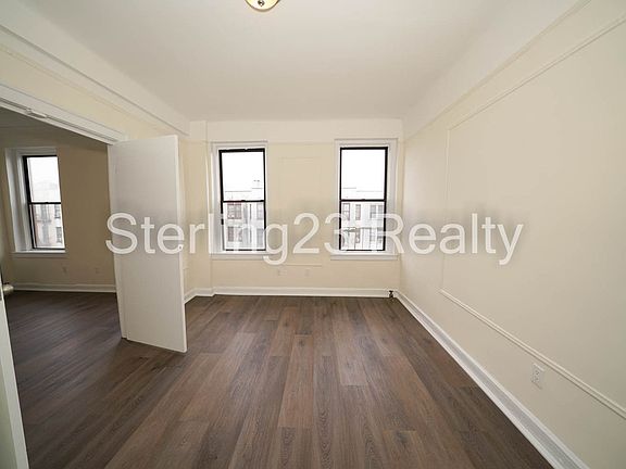 4th image of 24-35 28th St #4R