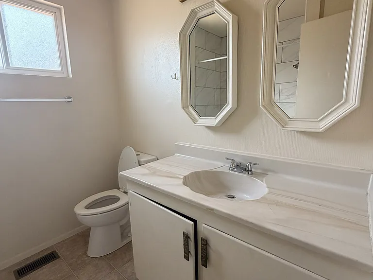 2627 Dakota St NE #3 — Photo 8