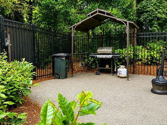 5th image of 1303 Country Park Dr SE