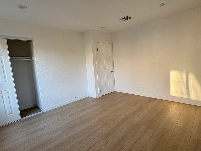 10427 Kewen Ave — Photo 13