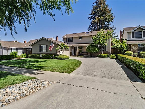 3rd image of 2298 Montezuma Dr