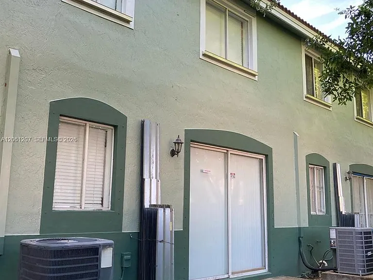 2430 SE 14th Ave #276 — Photo 3