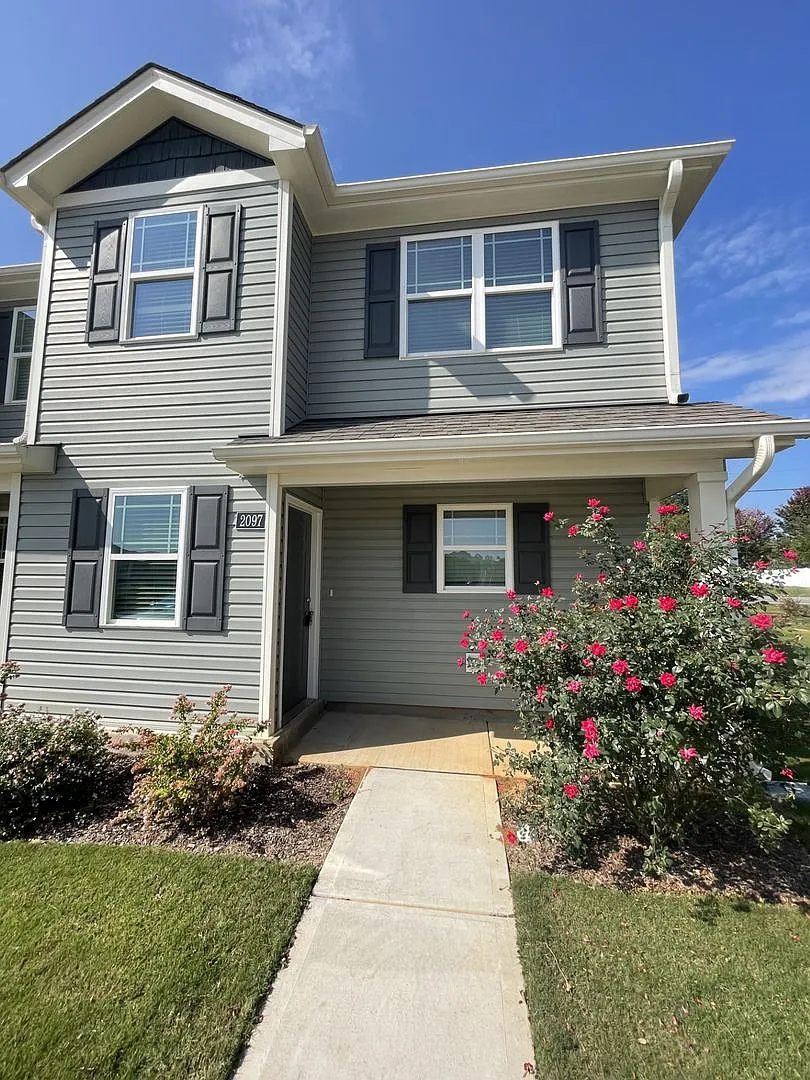 3 Bedroom 2.5 Bath Townhouse — Photo 1