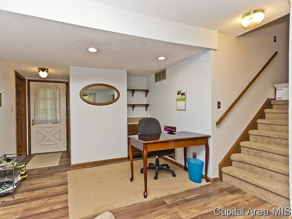 5th image of 6 Ivy Glen Dr