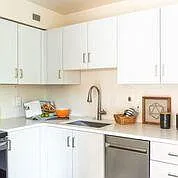 Portland Towers Apartments — Photo 7