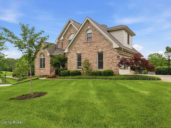 3rd image of 900 Woodland Heights Dr