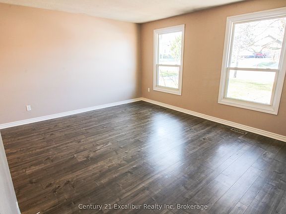 3rd image of 881 Lawrence Rd