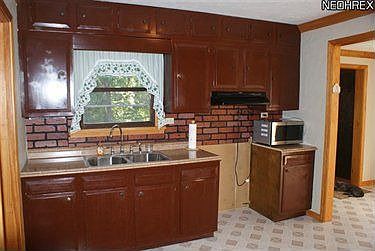 3rd image of 4421 Elm Ave