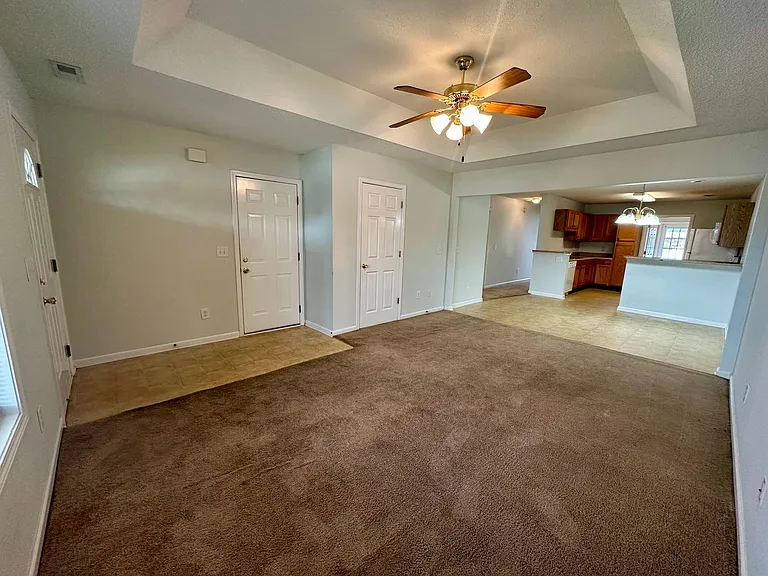 2290 Dartmouth Dr — Photo 2