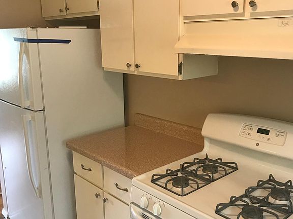 Right side of galley kitchen, refreshed cabinets, Great appliances too!