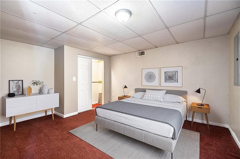 Spacious Duplex in the Heart of South Side Flats Apartment Rentals