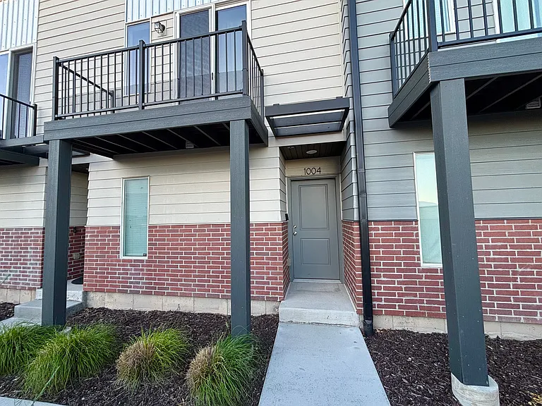 1146 S Redwood Rd #1004 — Photo 2