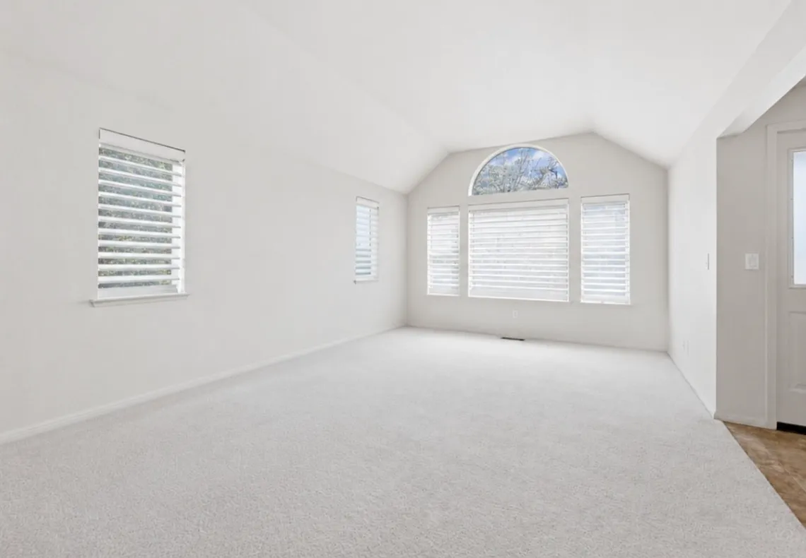4 bed, 2.5 bath, 2100 sqft, $2,395 — Photo 2