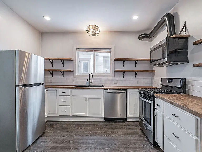 1036 Jackson St NW #1 — Photo 2
