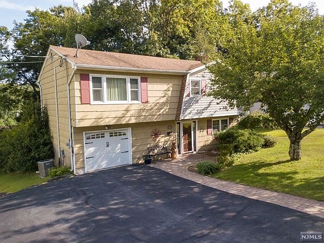 1st image of 7 Birch Dr