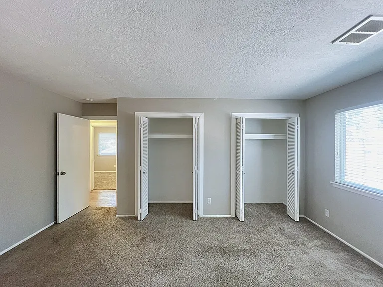 737 N Beachwood St — Photo 26