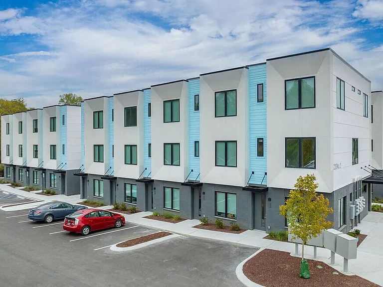 Flats at Donelson Plaza — Photo 22