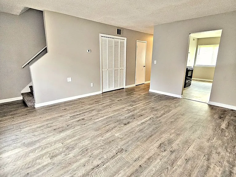 Avalon Cove Townhomes — Photo 25