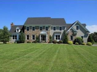 5 Hildebrandt Rd, Lebanon, NJ 08833