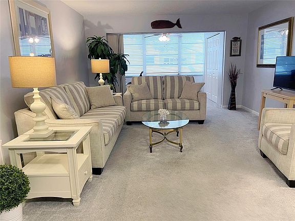 4th image of 5880 38TH AVENUE N #206
