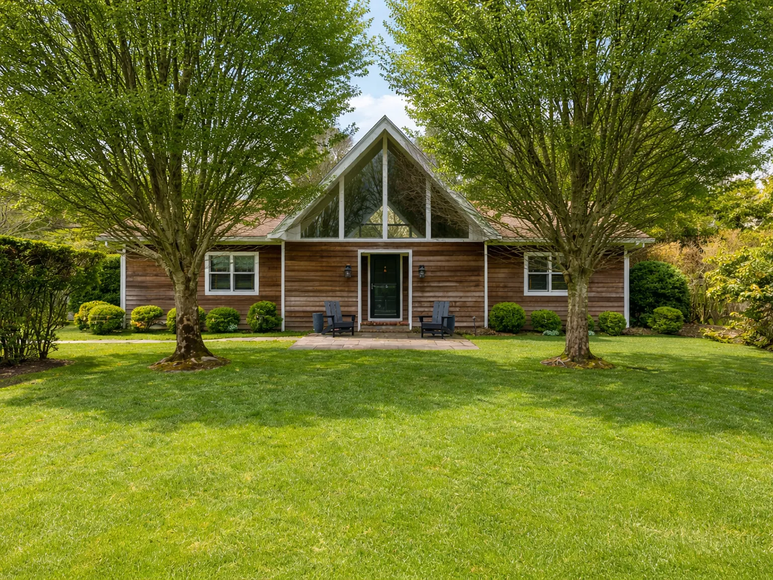 East Hampton Village Retreat — Photo 4